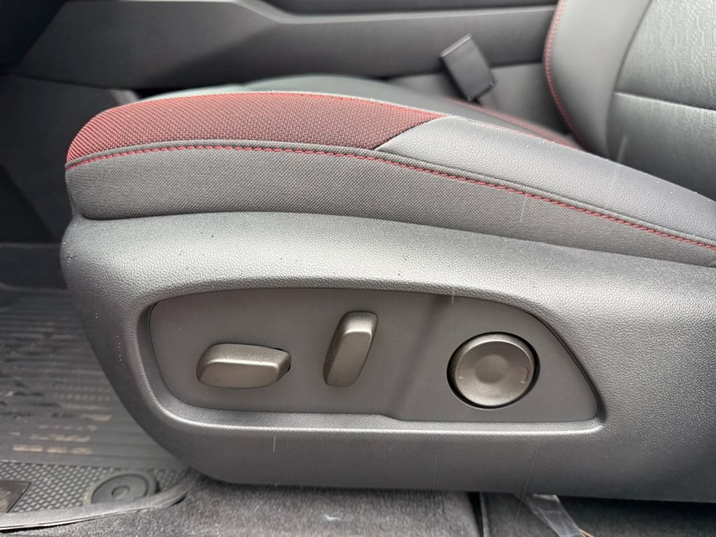 2027 Chevrolet Equinox RS - Photo 10