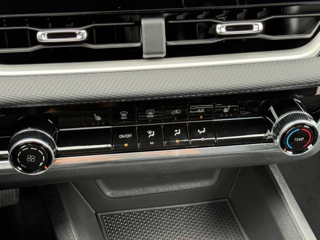 2027 Chevrolet Equinox LT - Photo 17