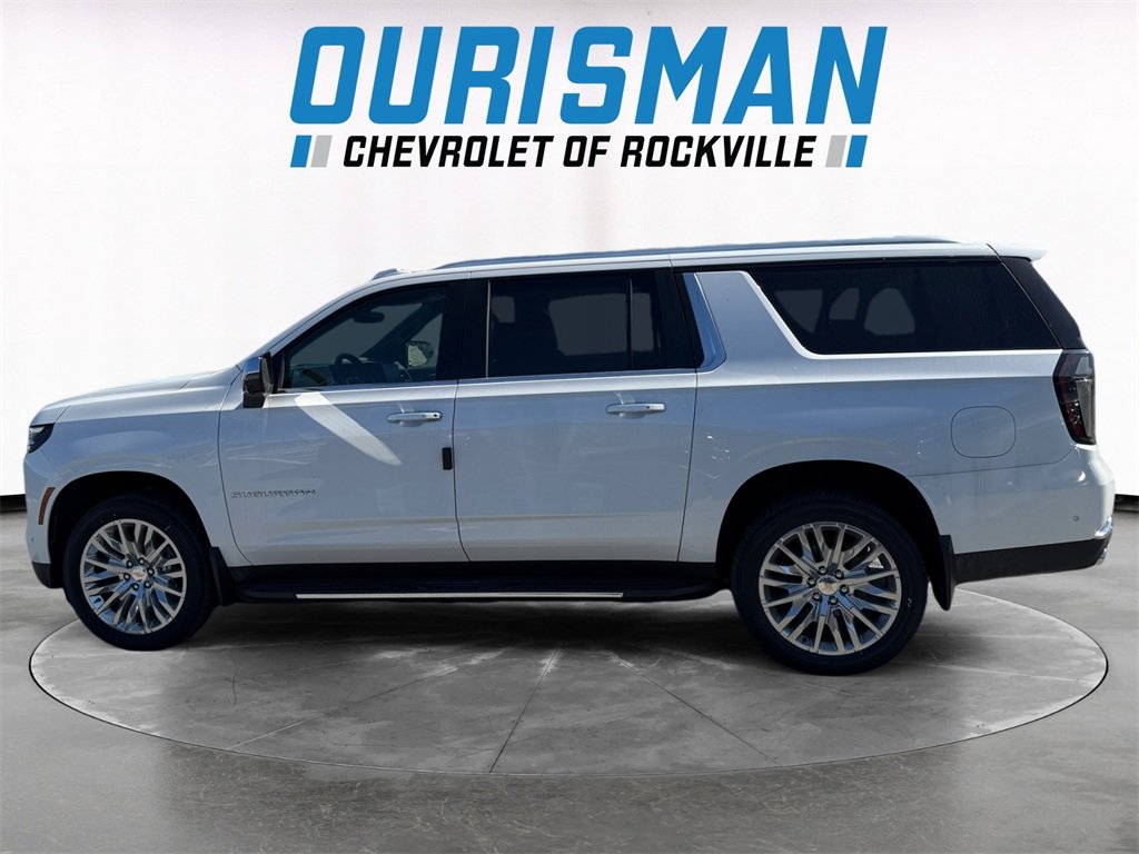 2025 Chevrolet Suburban Premier photo 3