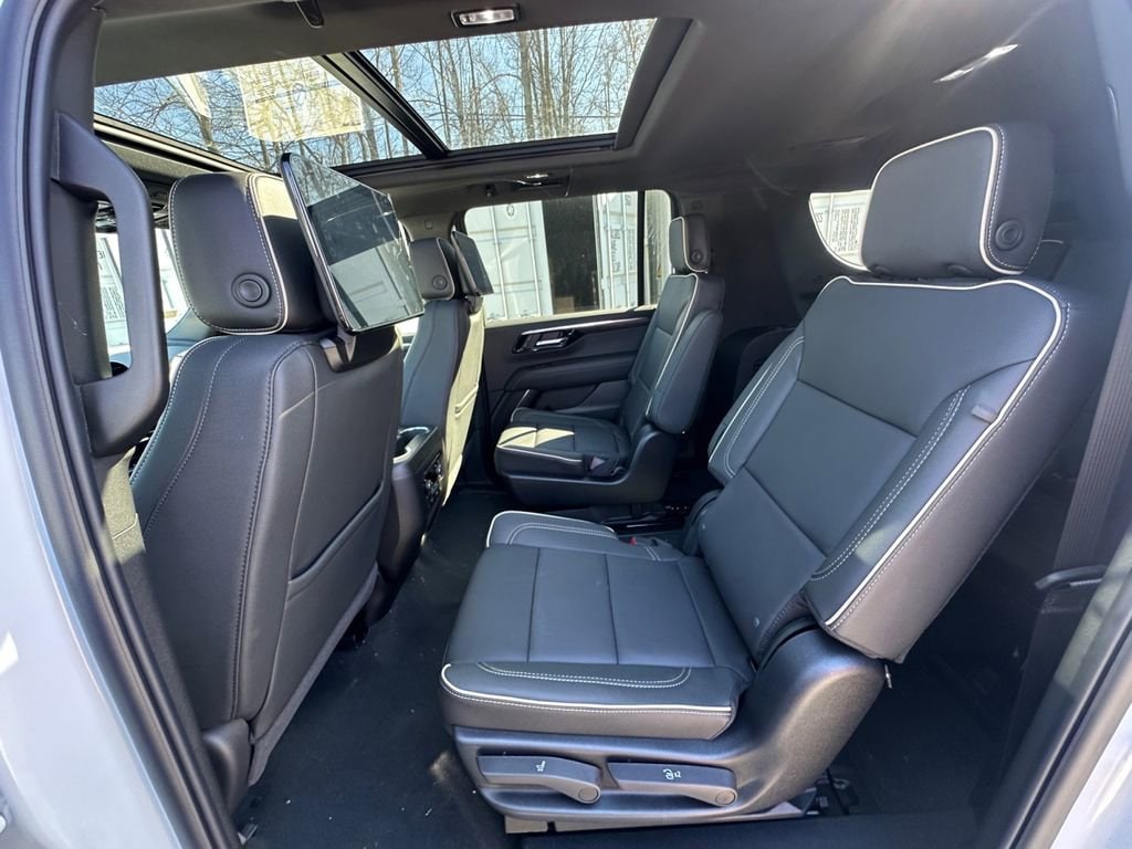 2026 Chevrolet Suburban Premier - Photo 24