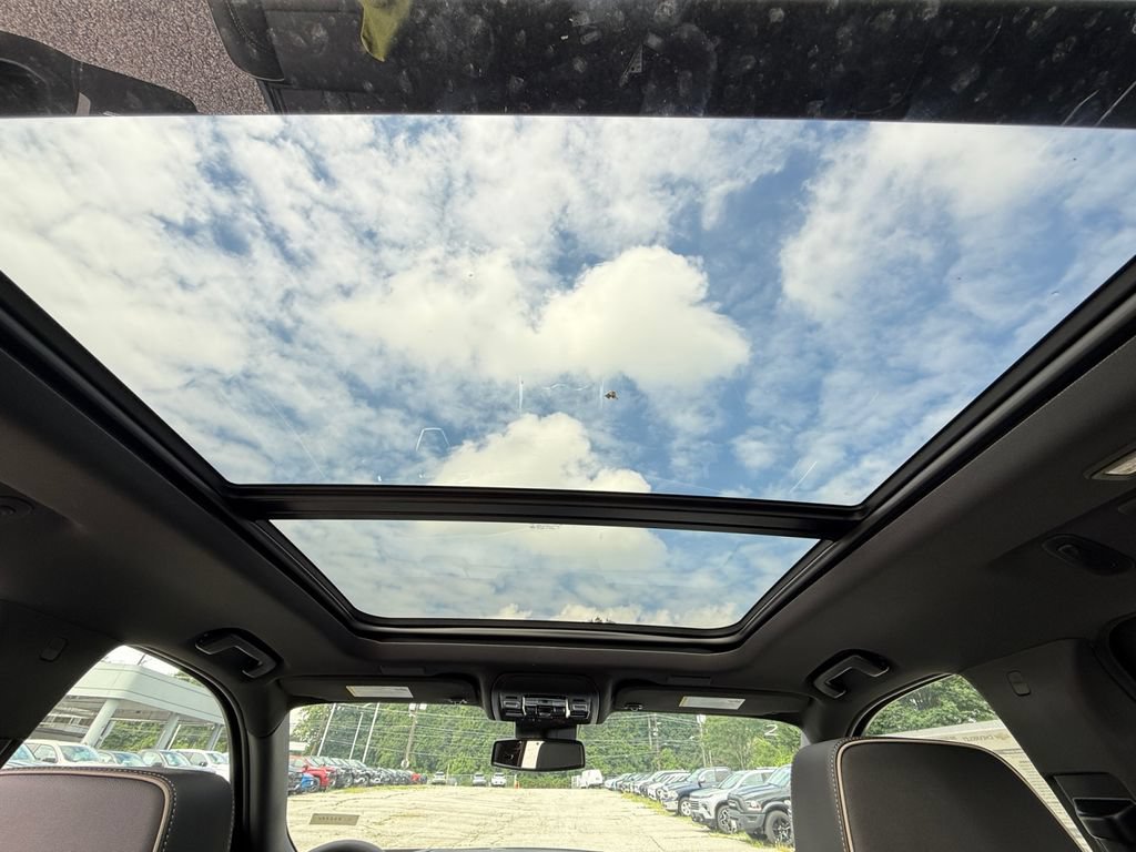 2026 Chevrolet Suburban Premier - Photo 24
