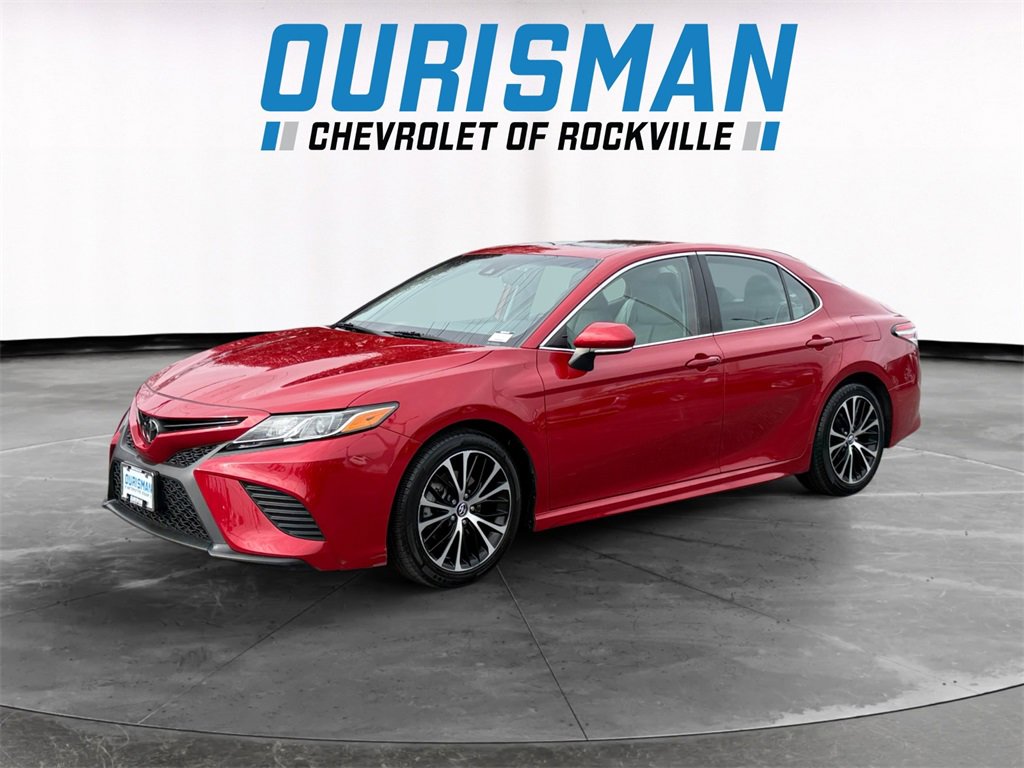 2020 Toyota Camry SE photo 2