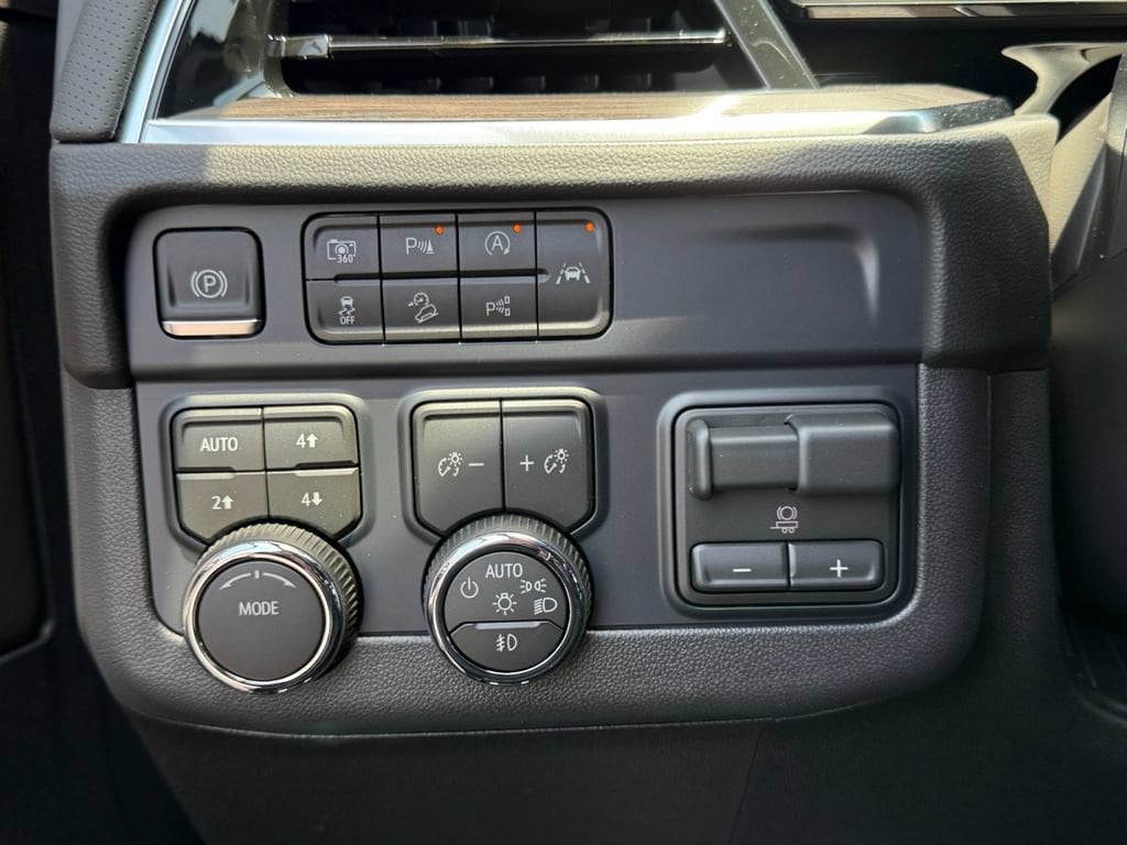 2026 Chevrolet Suburban Premier - Photo 22
