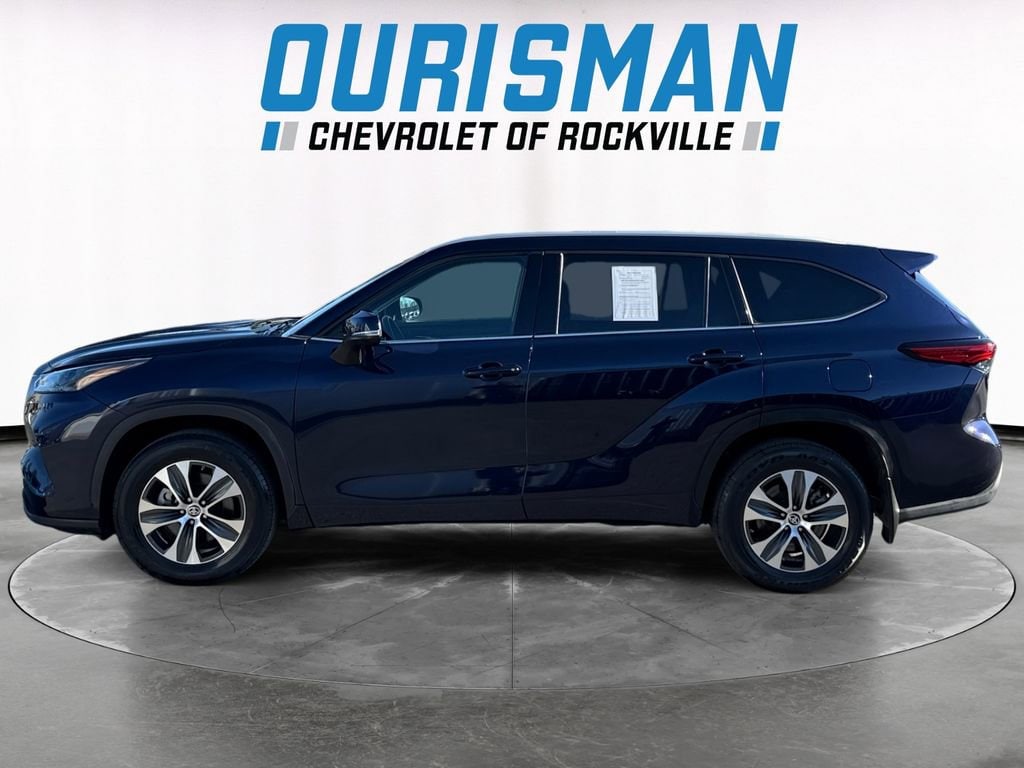 2022 Toyota Highlander XLE - Photo 3