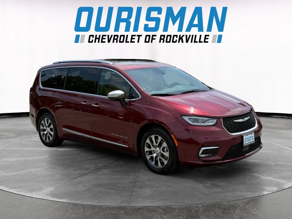 2023 Chrysler Pacifica Hybrid Pinnacle Hybrid's photo
