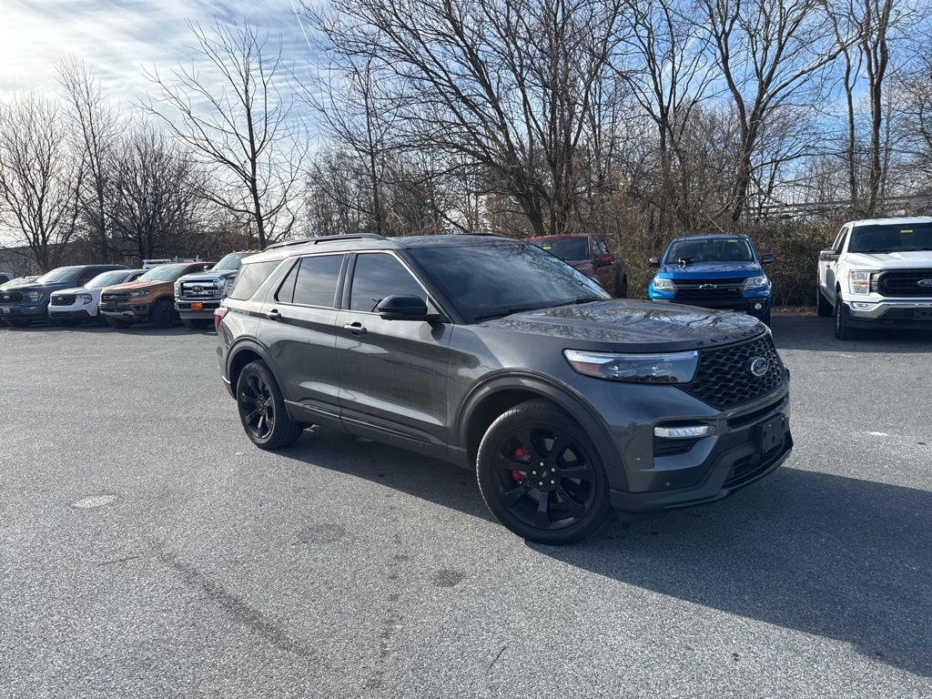 2020 Ford Explorer ST's photo