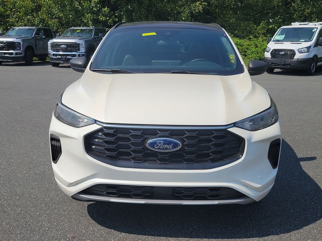 2024 Ford Escape ST-Line photo 2