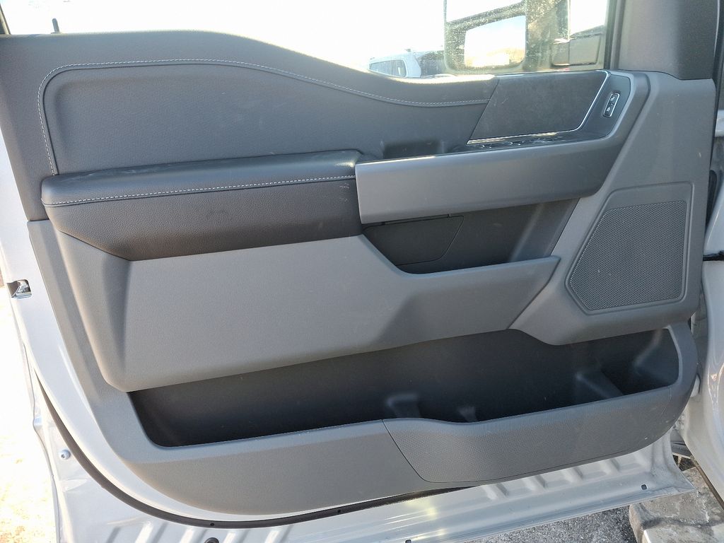 2025 Ford F-150 XLT - Photo 11