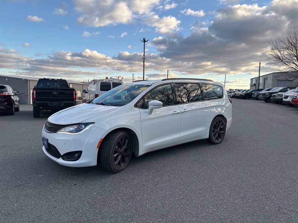 2018 Chrysler Pacifica Limited photo 3