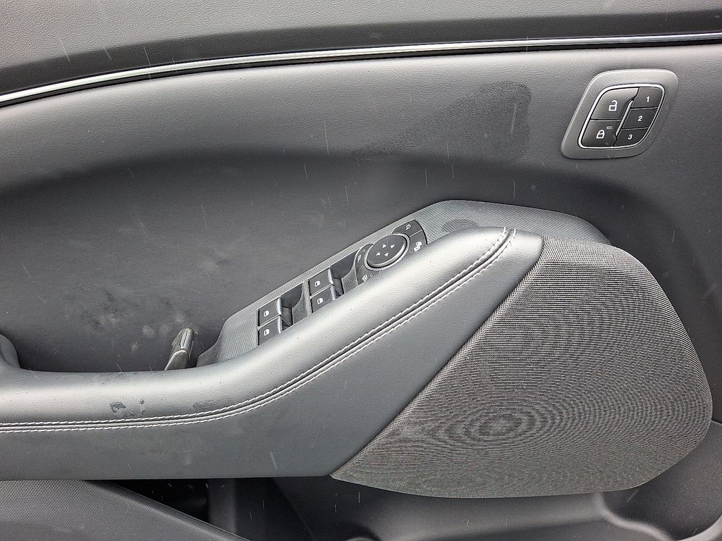 2025 Ford Mustang Mach-E Select - Photo 8