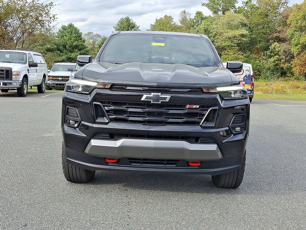 2024 Chevrolet Colorado Z71 photo 2