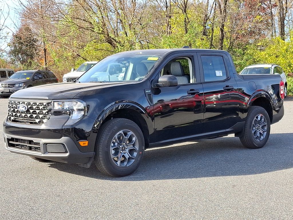 2025 Ford Maverick XLT photo 2