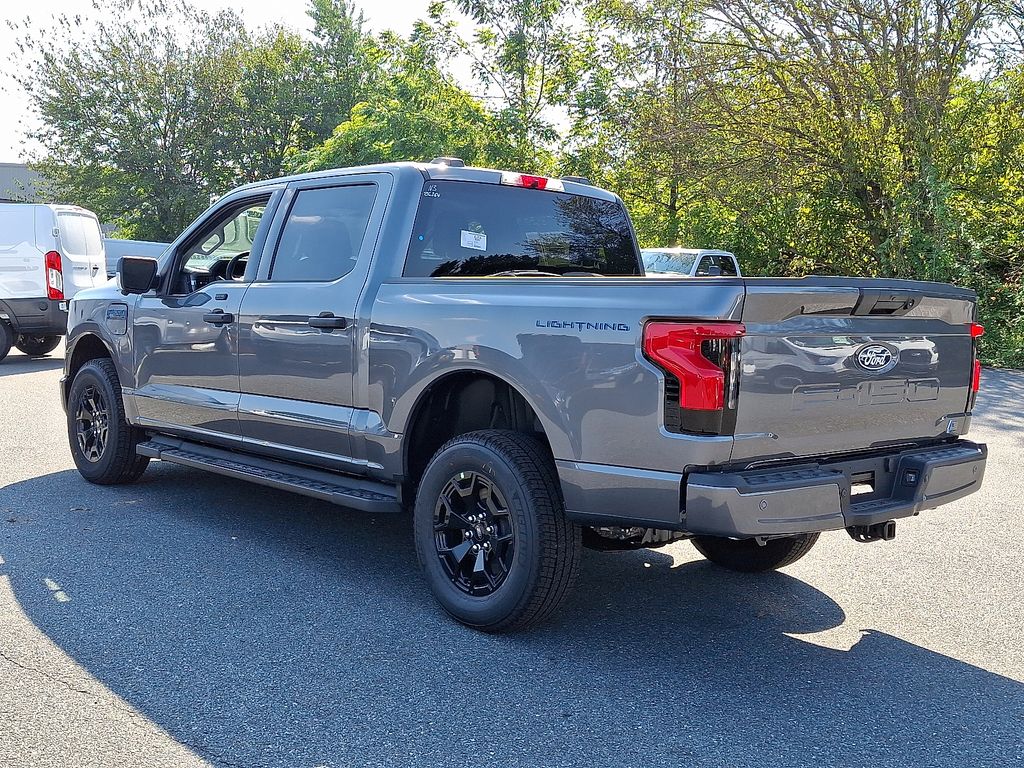 2025 Ford F-150 Lightning XLT photo 3