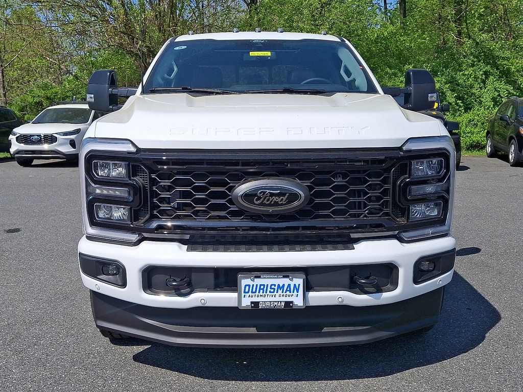 2025 Ford F-250 Lariat photo 2