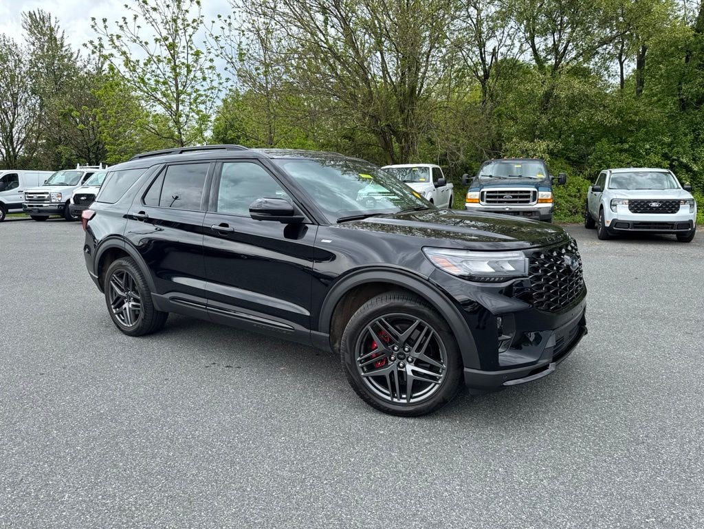 2025 Ford Explorer ST-LINE 4WD (PL535)'s photo