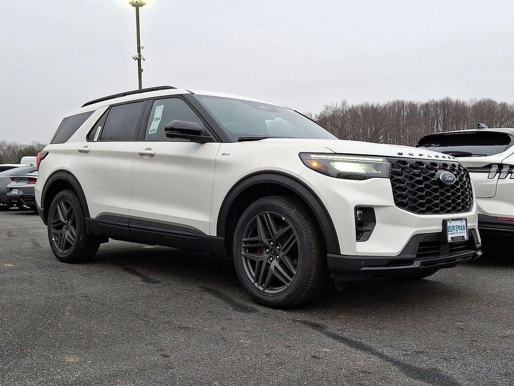 2026 Ford Explorer ST-LINE's photo