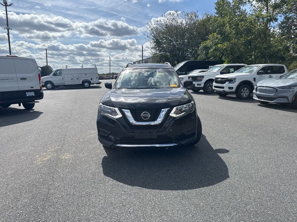 2020 Nissan Rogue SV photo 2