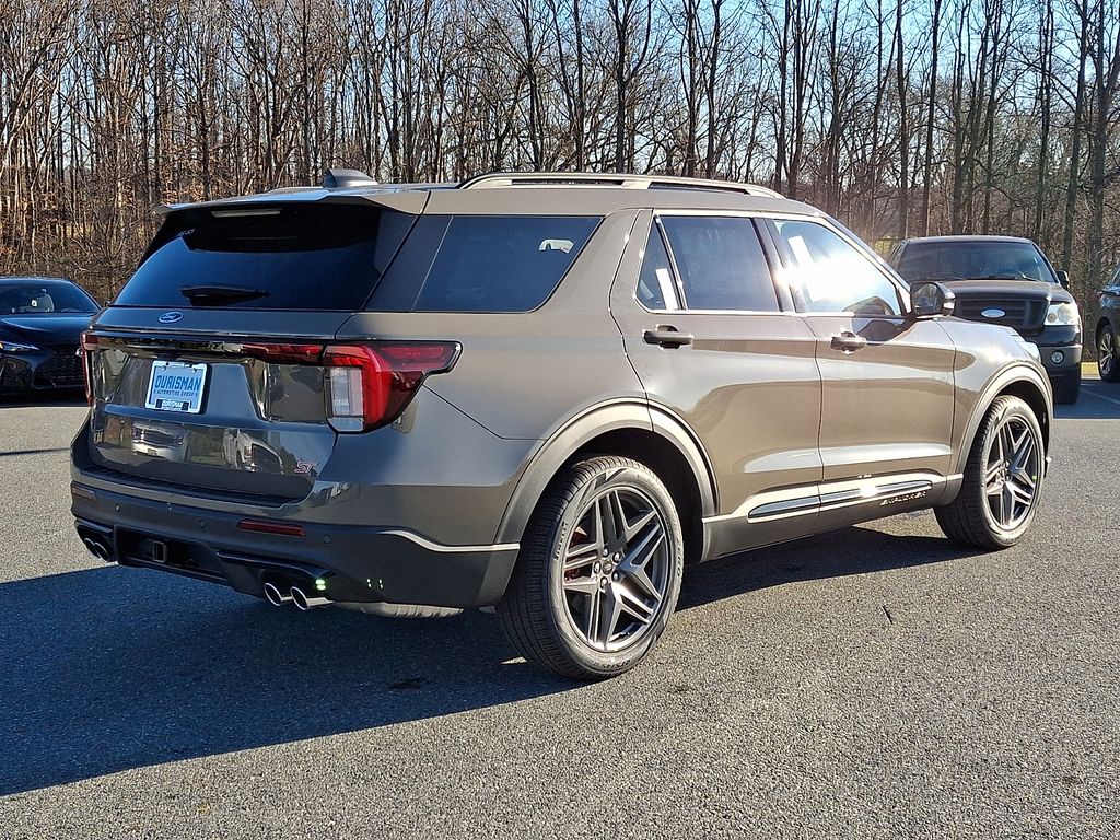 2026 Ford Explorer ST photo 4