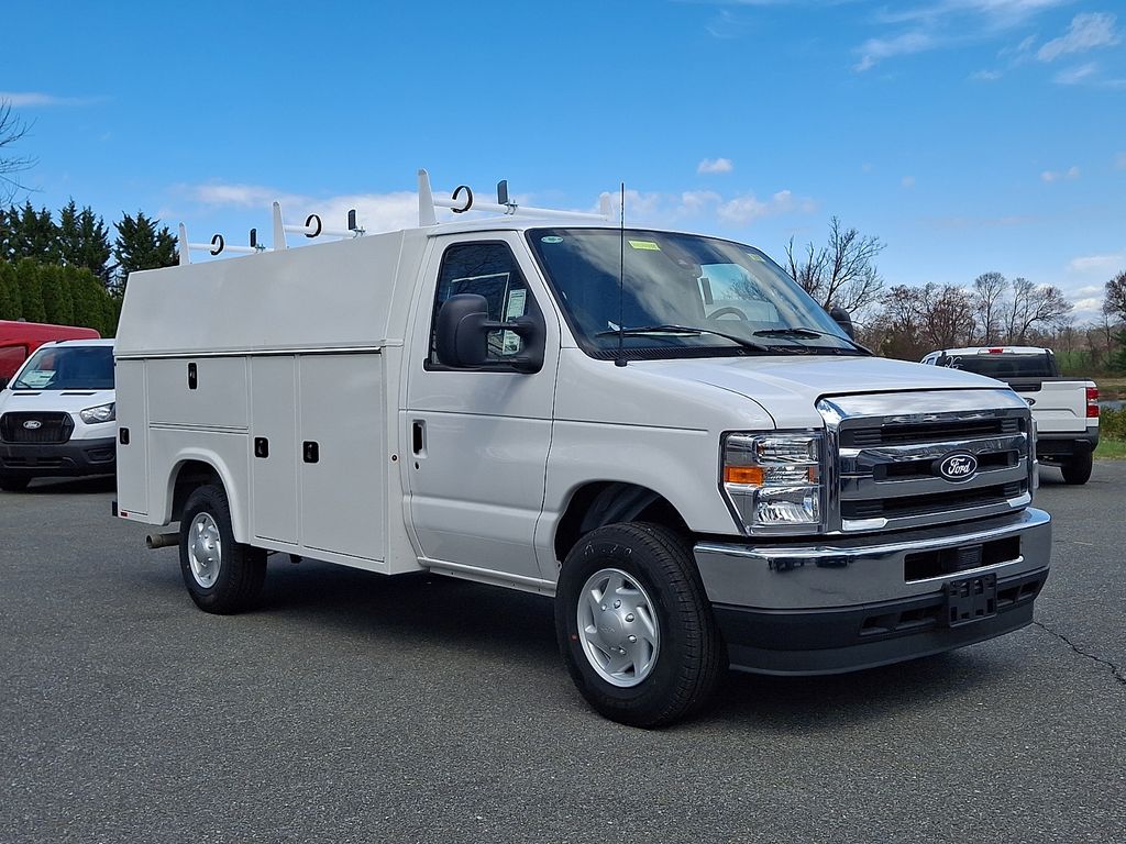 2026 Ford E-Series SRW E-350 Super Duty 138 in WB's photo
