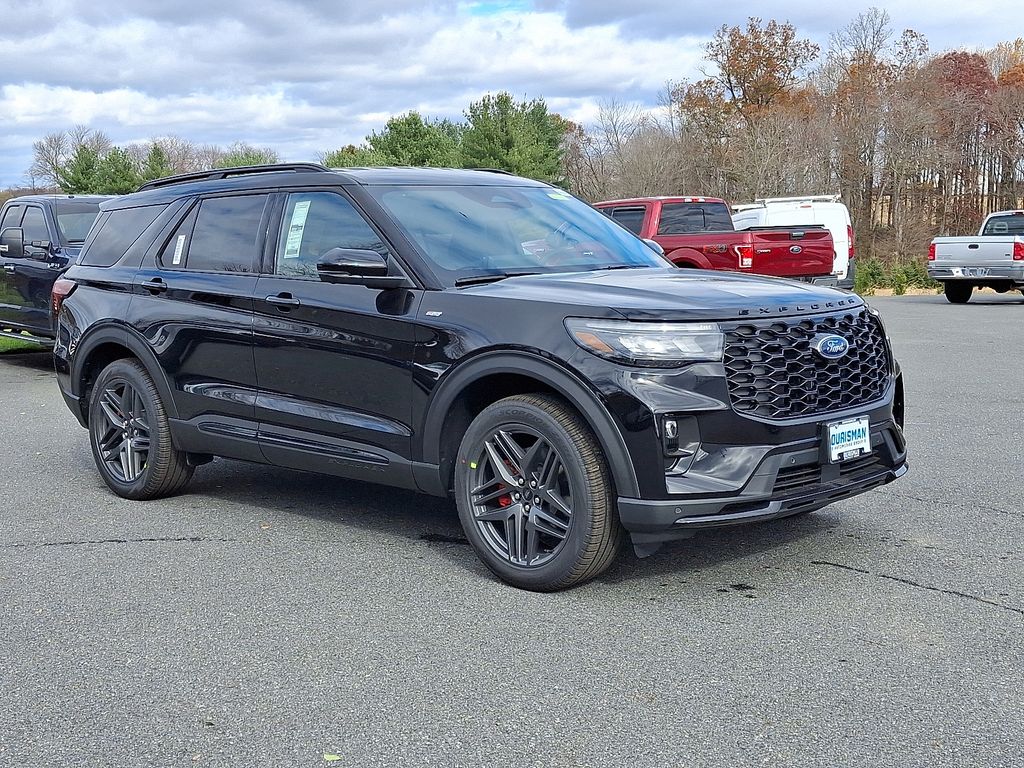 2026 Ford Explorer ST-LINE's photo