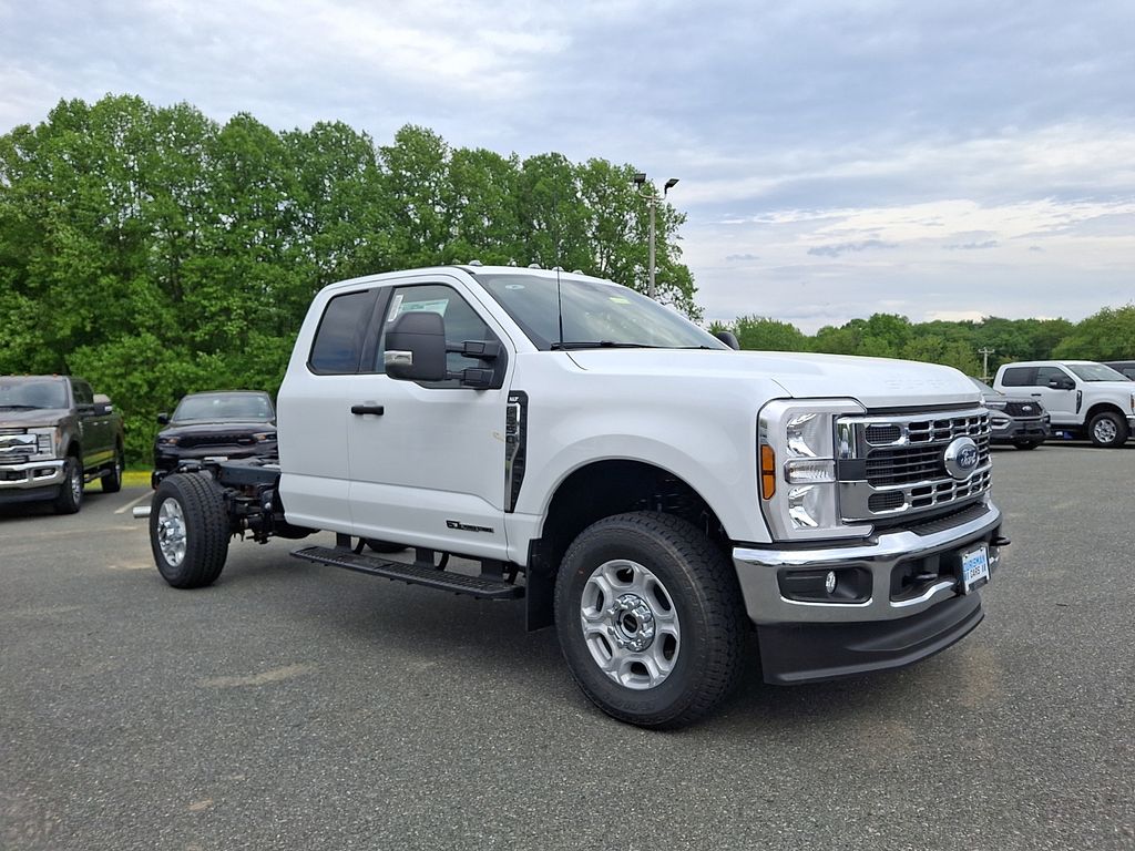 2026 Ford F-350 XLT 4x4 SuperCab 168-In SRW's photo