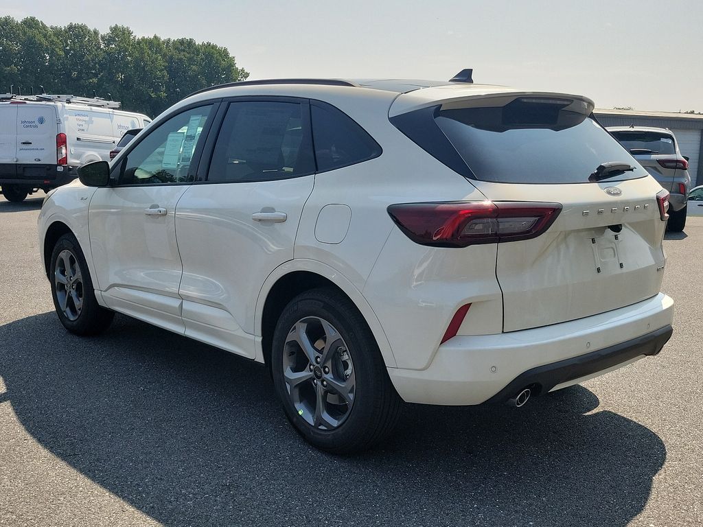 2024 Ford Escape ST-Line photo 4