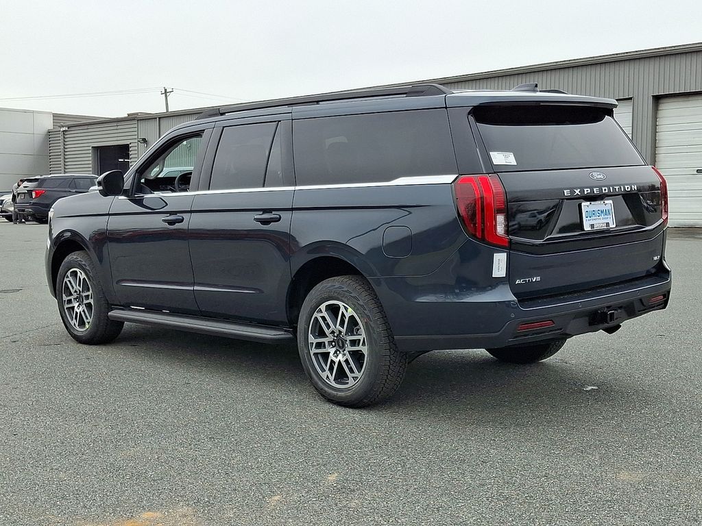 2025 Ford Expedition MAX photo 3
