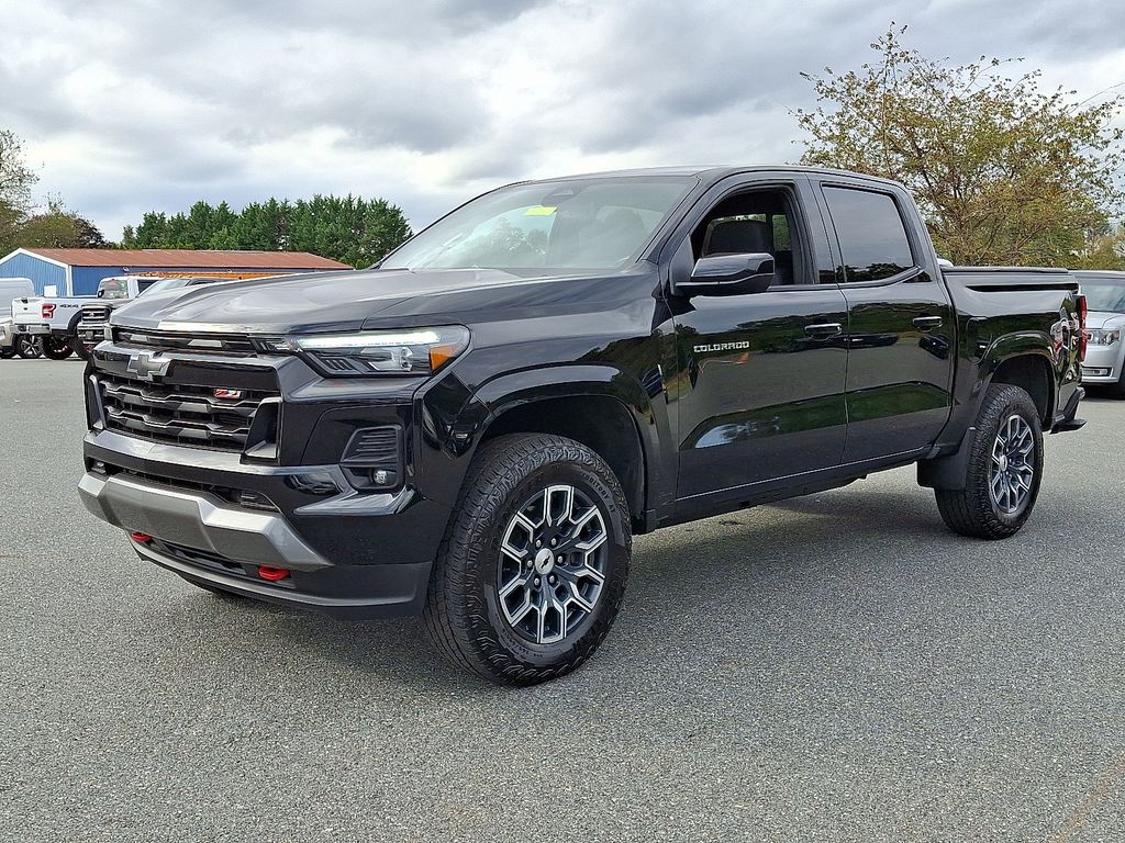 2024 Chevrolet Colorado Z71 photo 3