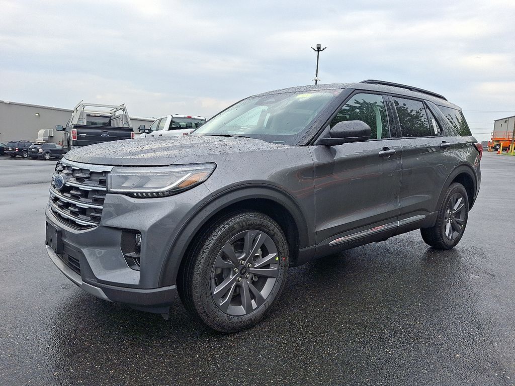 2025 Ford Explorer photo 3