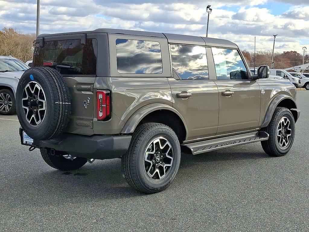 2025 Ford Bronco Outer Banks photo 3