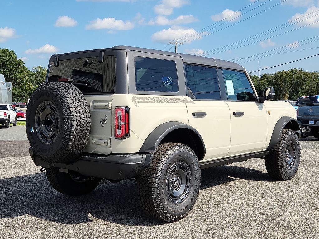 2025 Ford Bronco Badlands photo 3