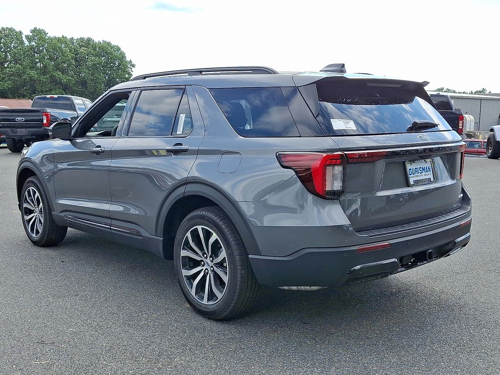 2025 Ford Explorer ST-Line photo 4