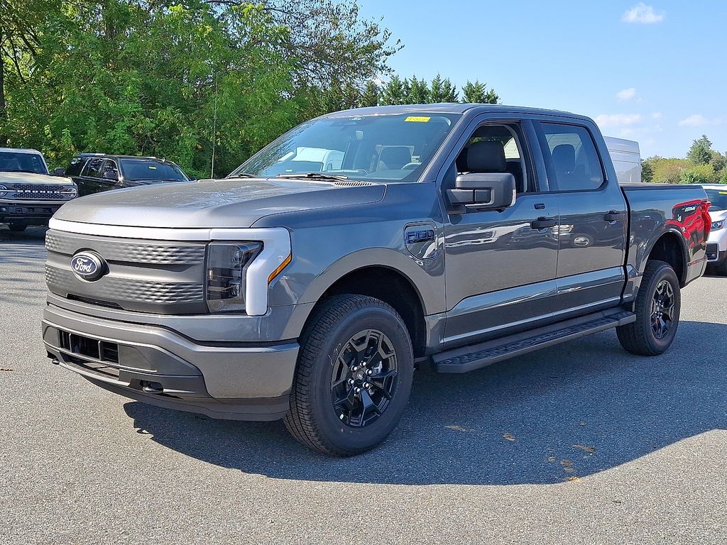 2025 Ford F-150 Lightning XLT photo 2