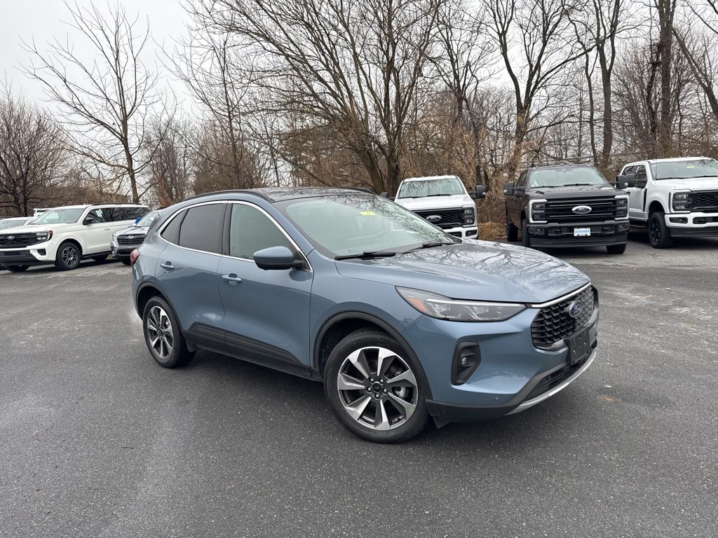 2024 Ford Escape Platinum's photo