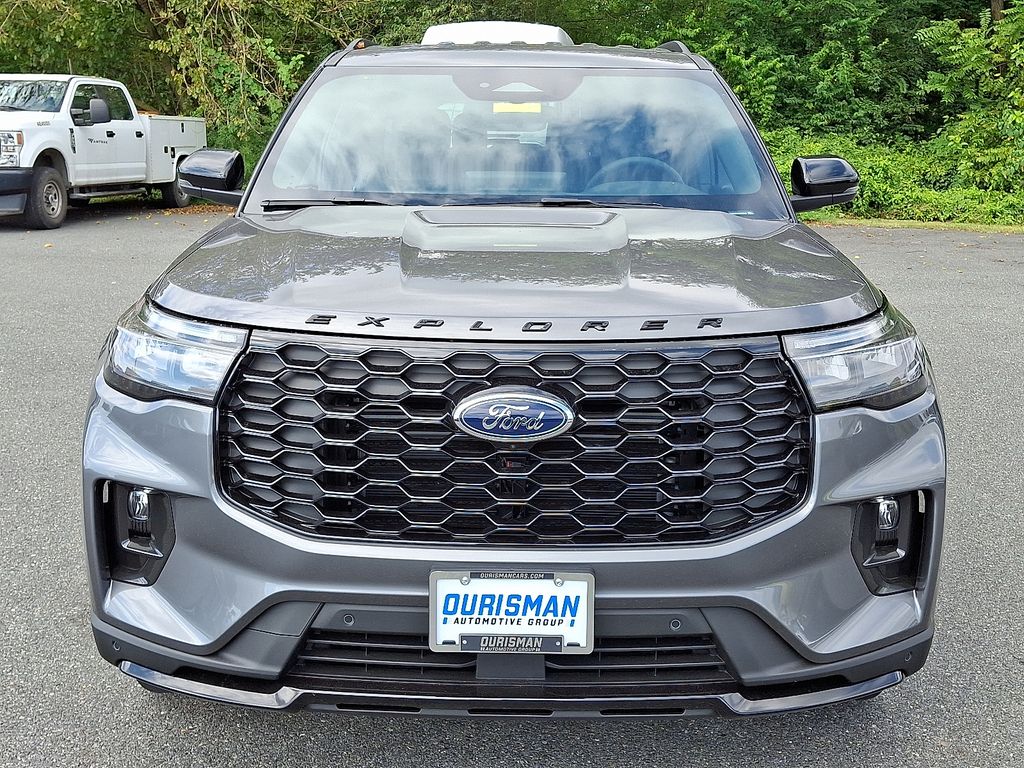 2025 Ford Explorer ST-Line photo 2