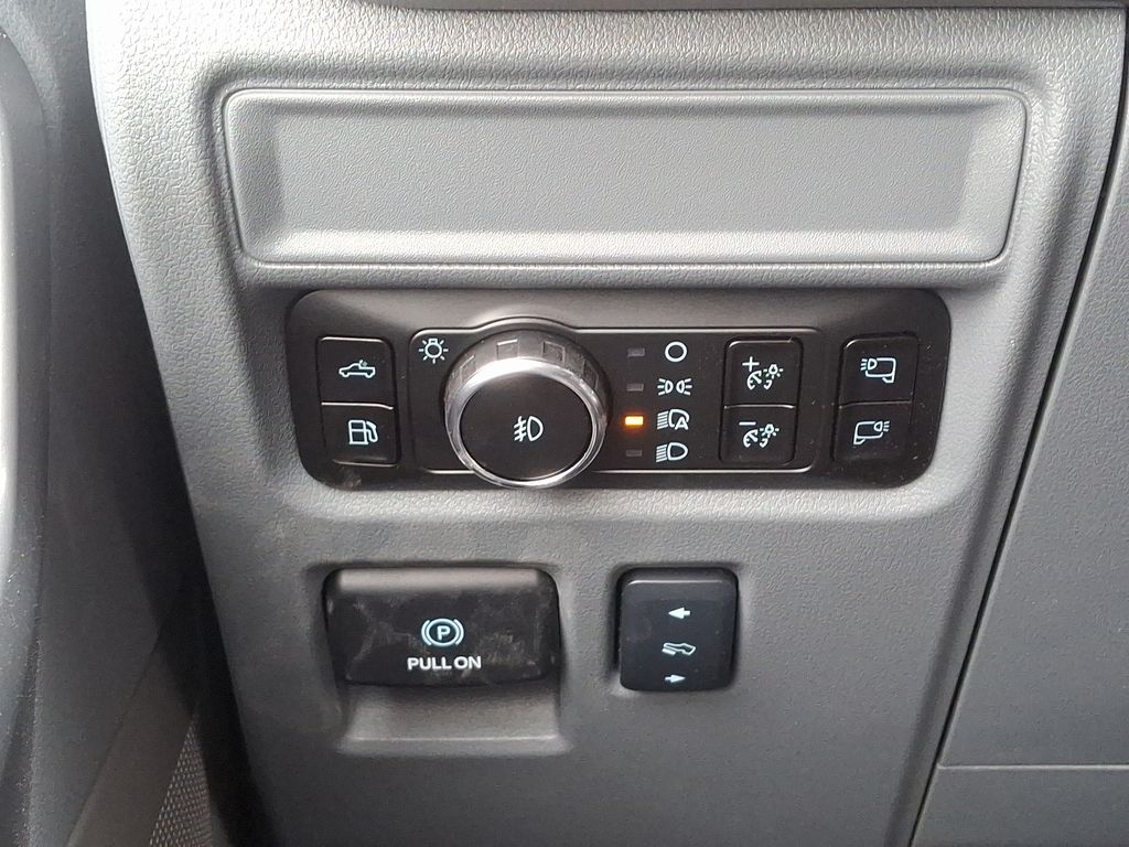 2025 Ford F-150 XLT - Photo 18