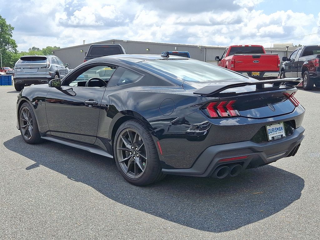 2024 Ford Mustang Dark Horse photo 4