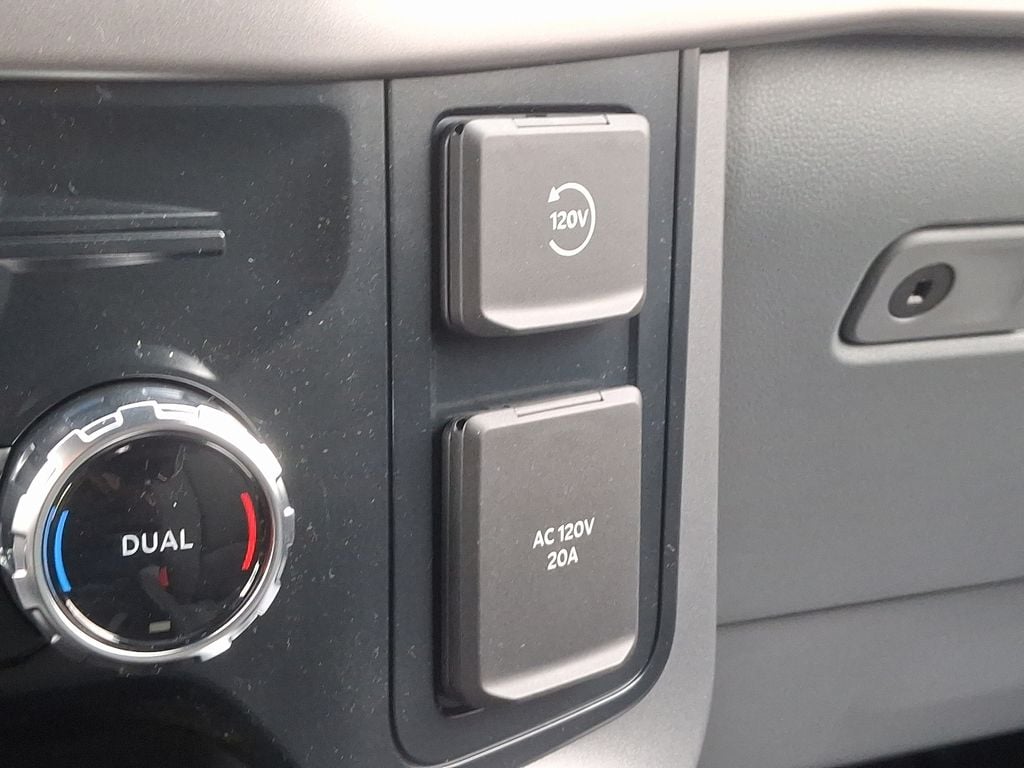 2025 Ford F-150 XLT - Photo 20