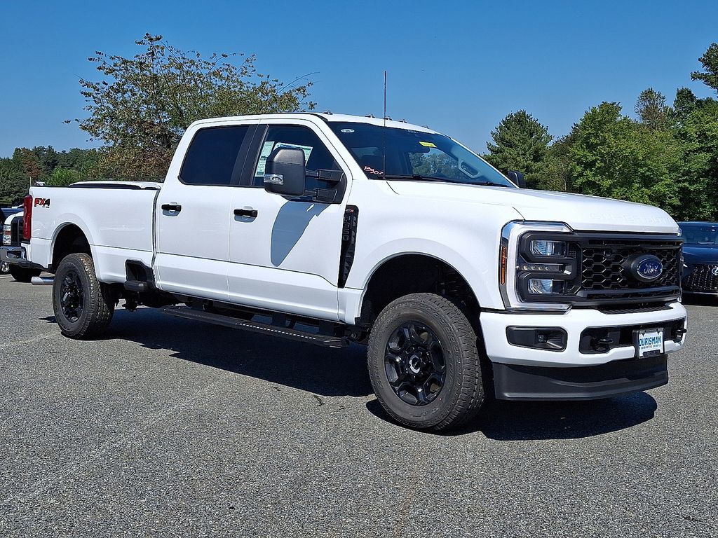2026 Ford F-350 Super Duty XL's photo
