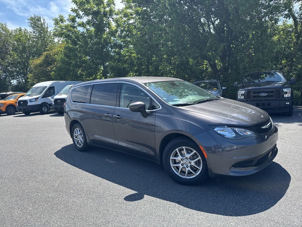 2023 Chrysler Voyager LX's photo