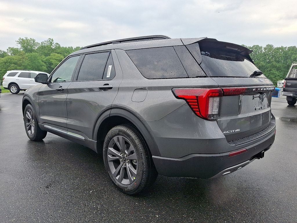 2025 Ford Explorer photo 4