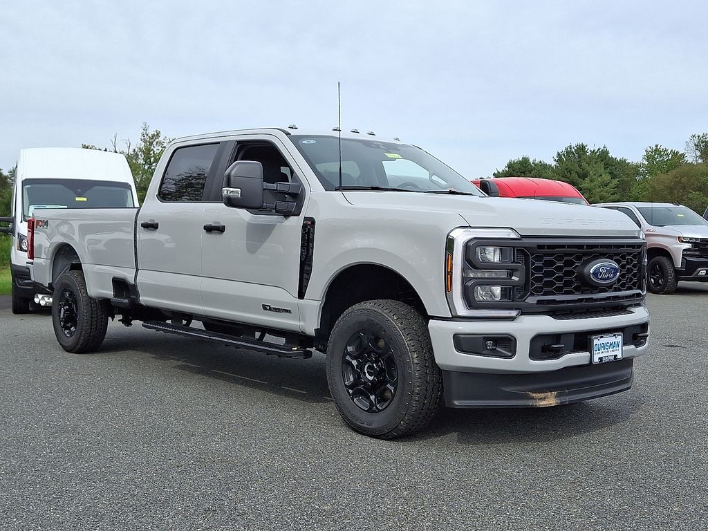 2026 Ford F-350 Super Duty XL's photo