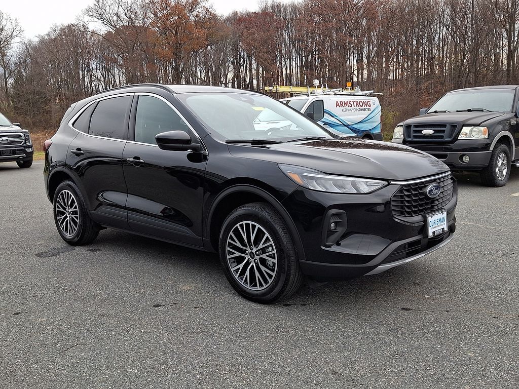 2025 Ford Escape PHEV's photo