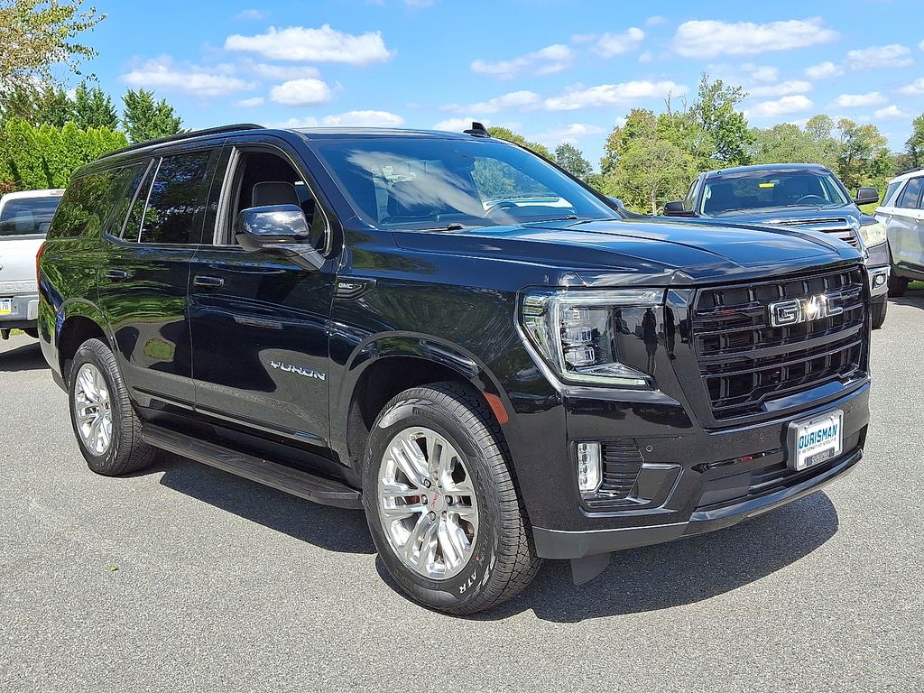 2022 GMC Yukon SLT's photo