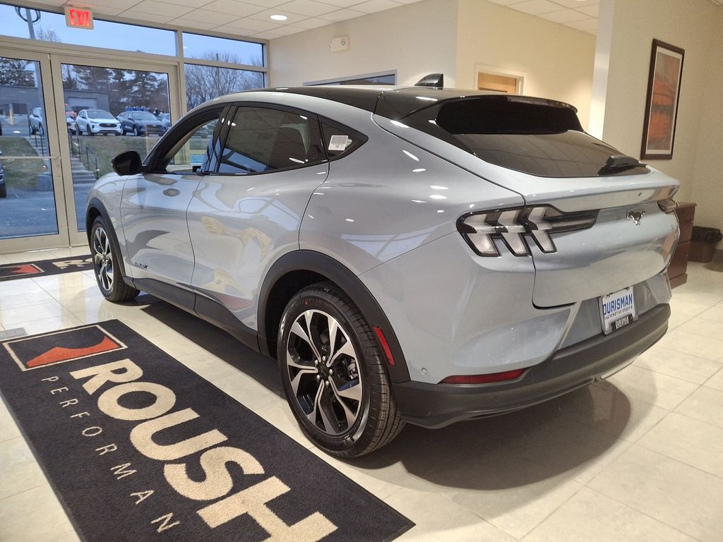 2024 Ford Mustang Mach-E Select photo 3