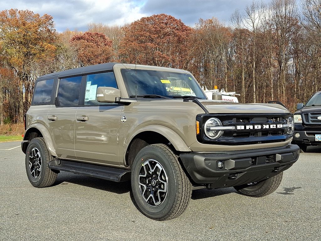 2025 Ford Bronco 4-Door Outer Banks's photo