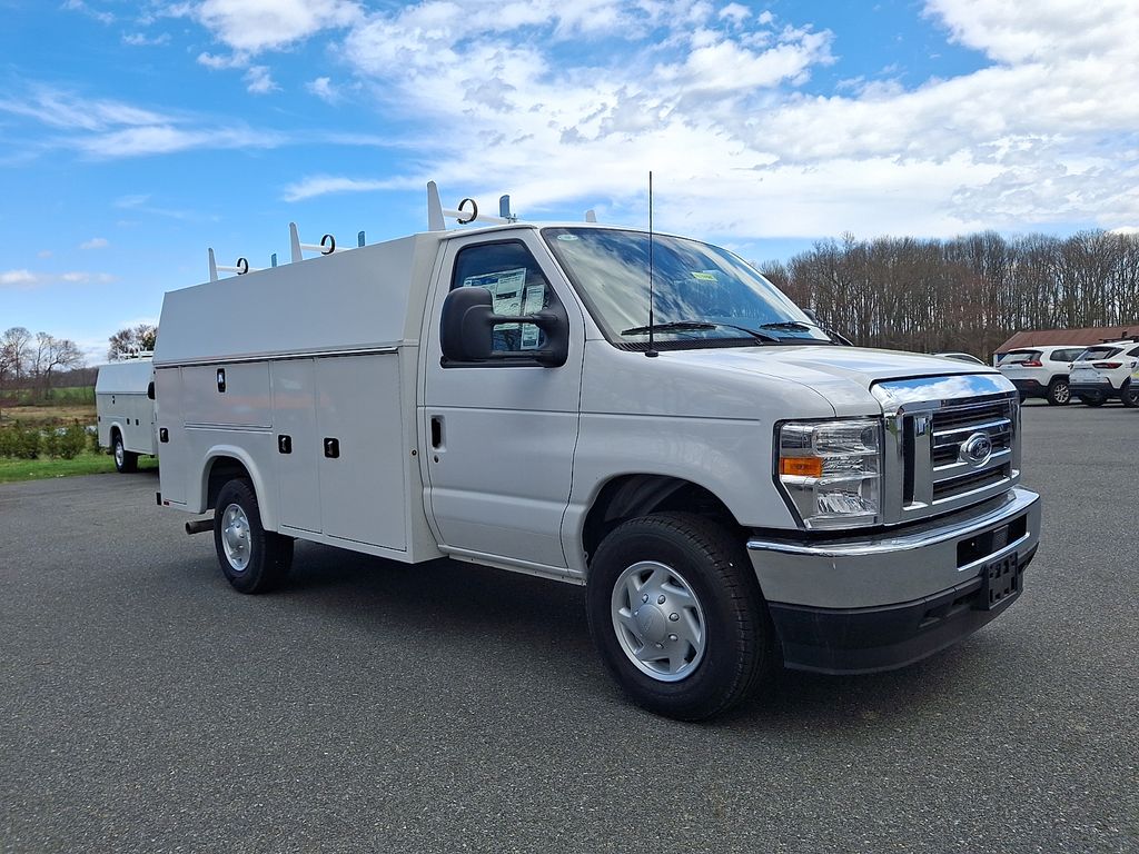 2026 Ford E-Series SRW E-350 Super Duty 138 in WB's photo