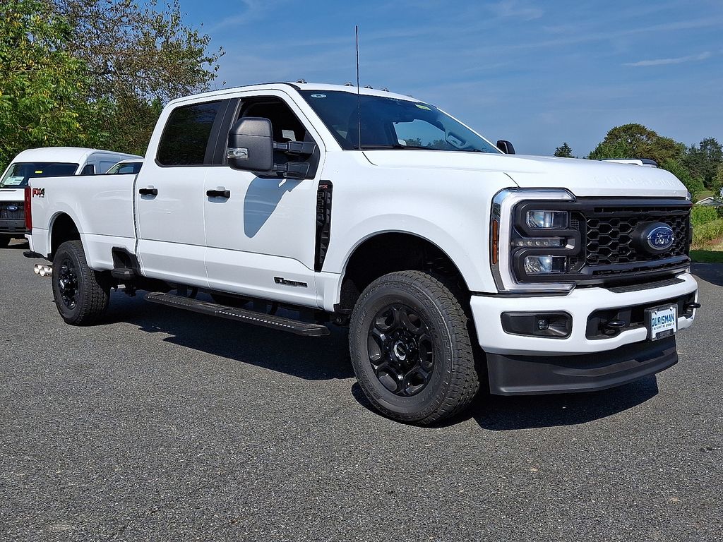 2026 Ford F-350 Super Duty XL's photo