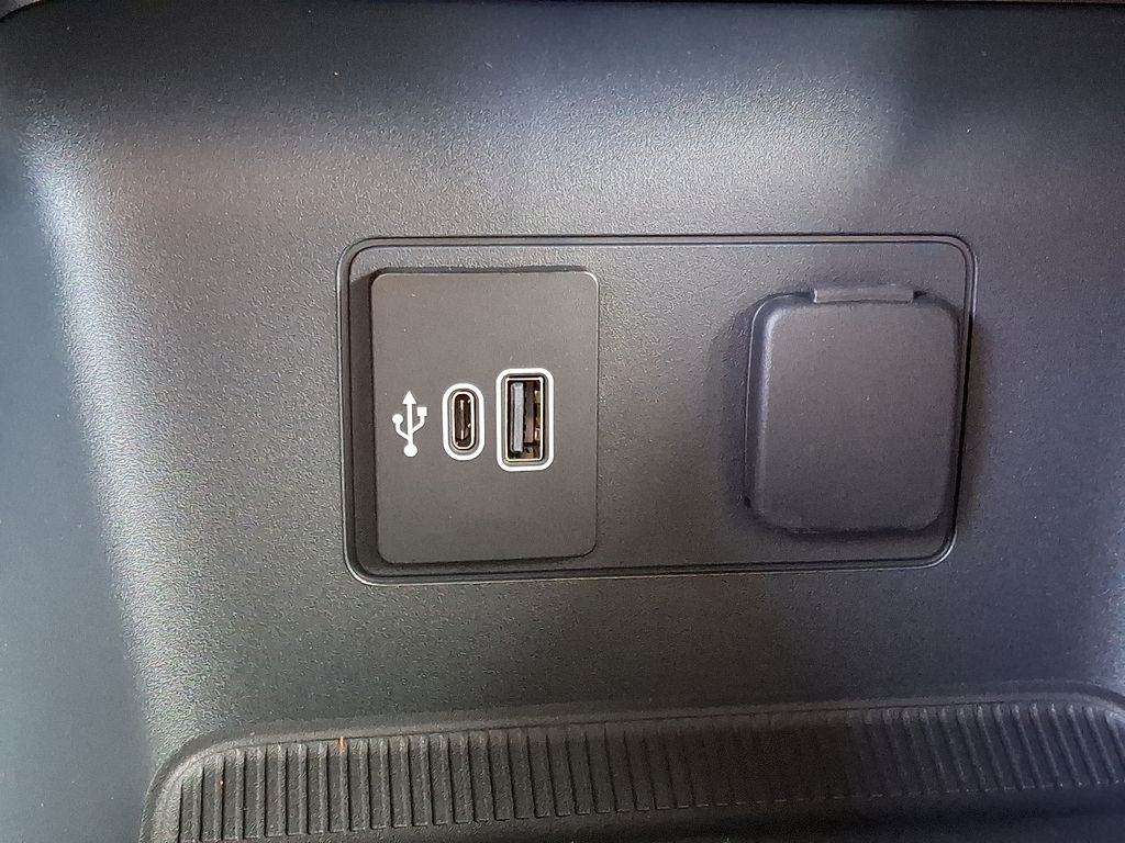2026 Ford Explorer ST-Line - Photo 17