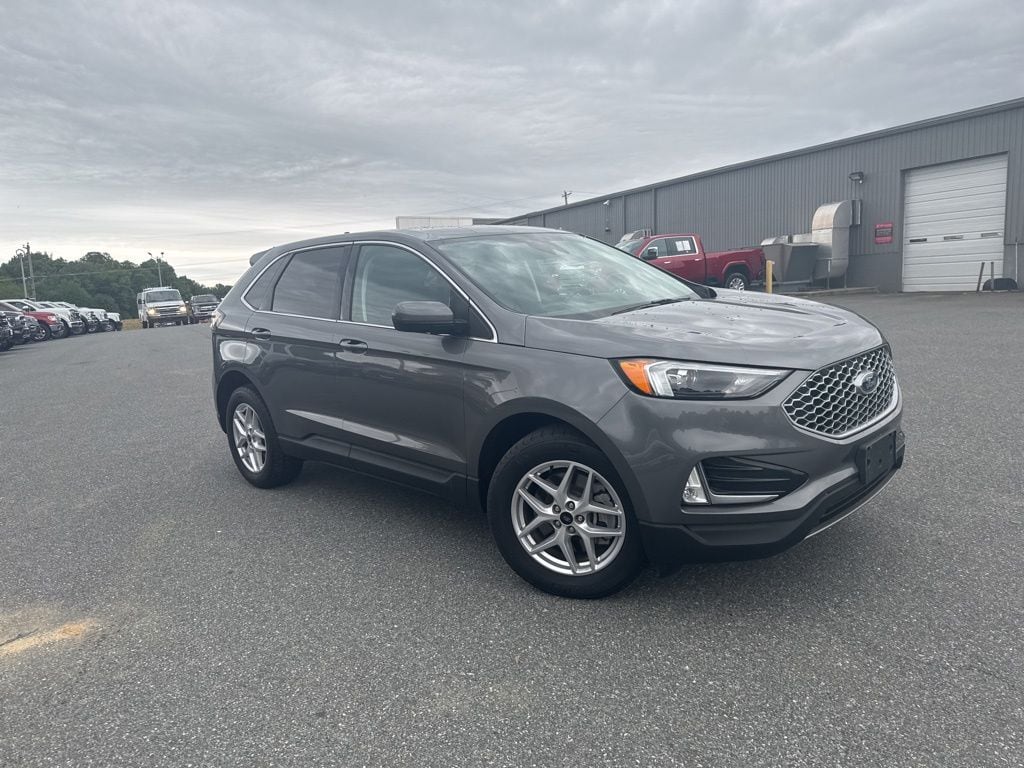 2023 Ford Edge SEL AWD's photo